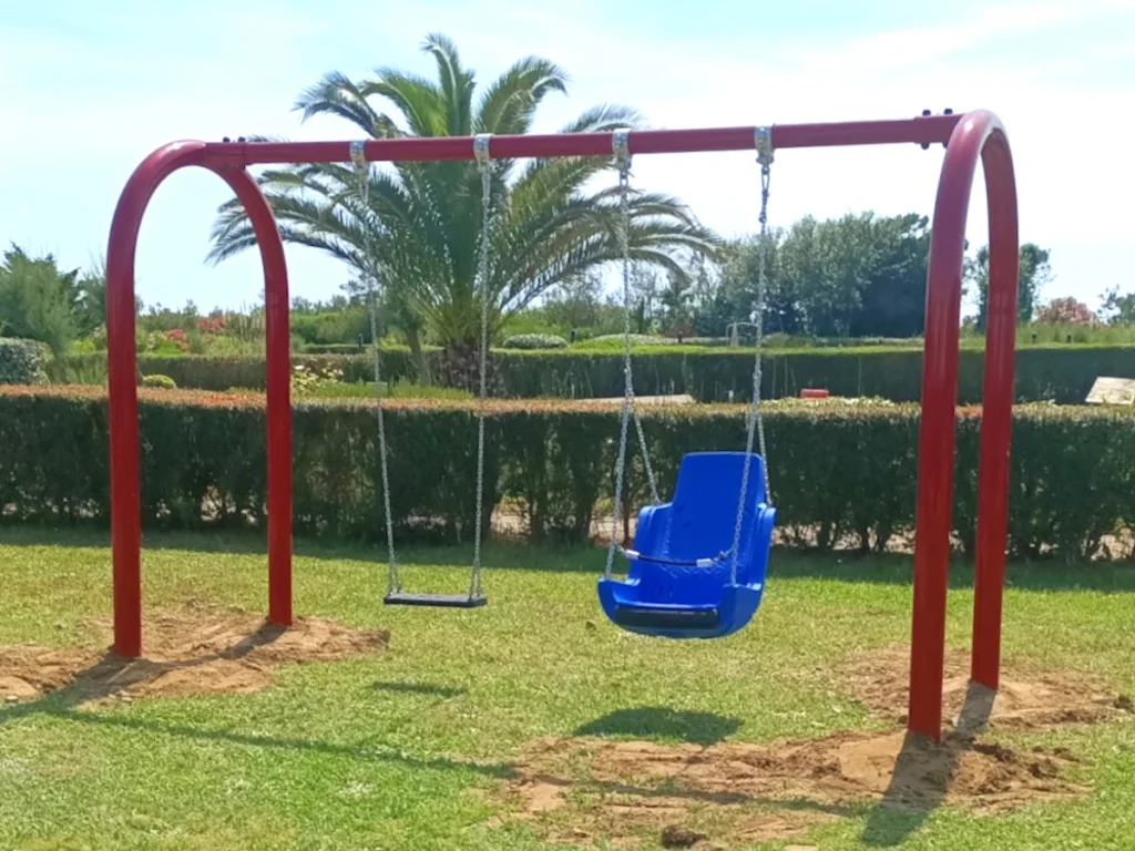 altalena doppia professionale inclusiva in acciaio zincato f2 villaggio turistico