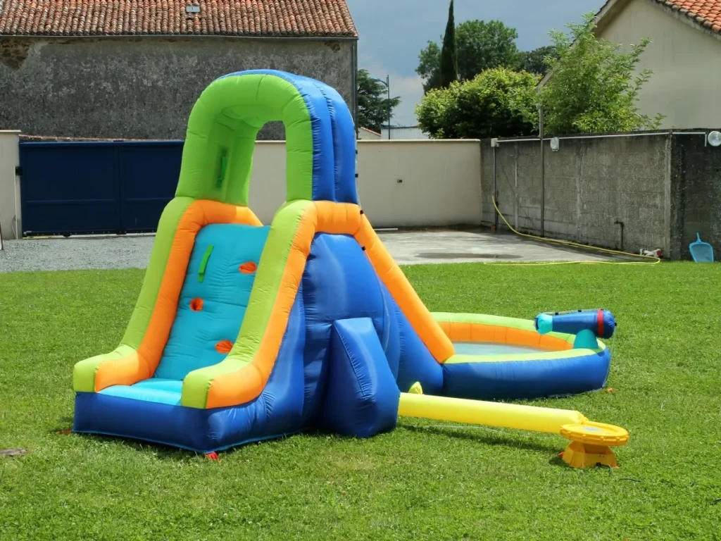 gioco gonfiabile garden acquaslpash f3 giardino privato