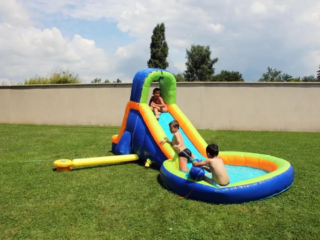 gioco gonfiabile garden acquaslpash f4 giardino privato