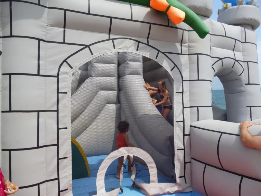 gioco gonfiabile multiattivita castello grisu f10 stabilimento balneare