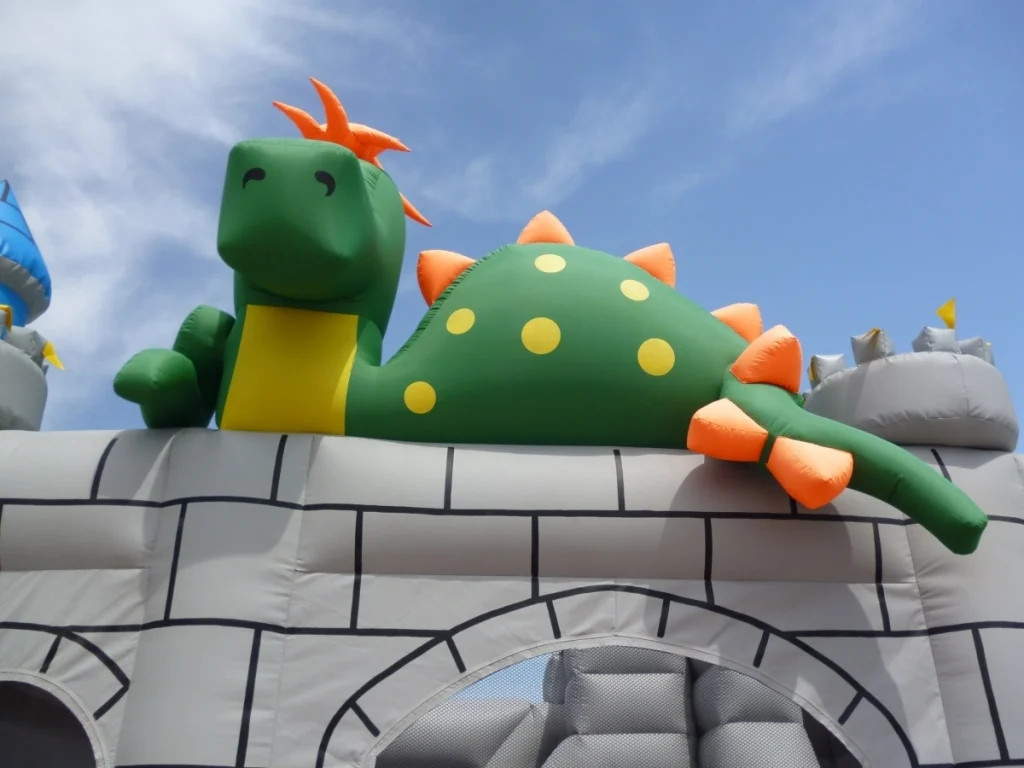 gioco gonfiabile -multiattivita-castello-grisu-f5-stabilimento-balneare