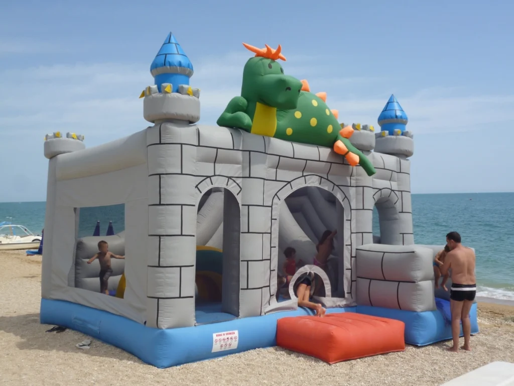 gioco gonfiabile multiattivita castello grisu f6 stabilimento balneare