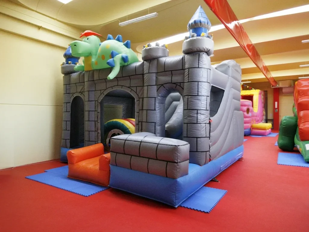 gioco gonfiabile multiattivita castello grisu f9 parco giochi indoor