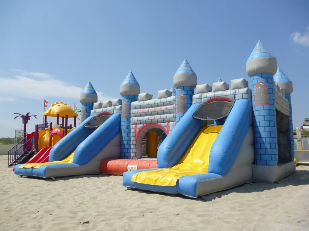 gioco gonfiabile multiattivita castello re artu f1 stabilimento balneare