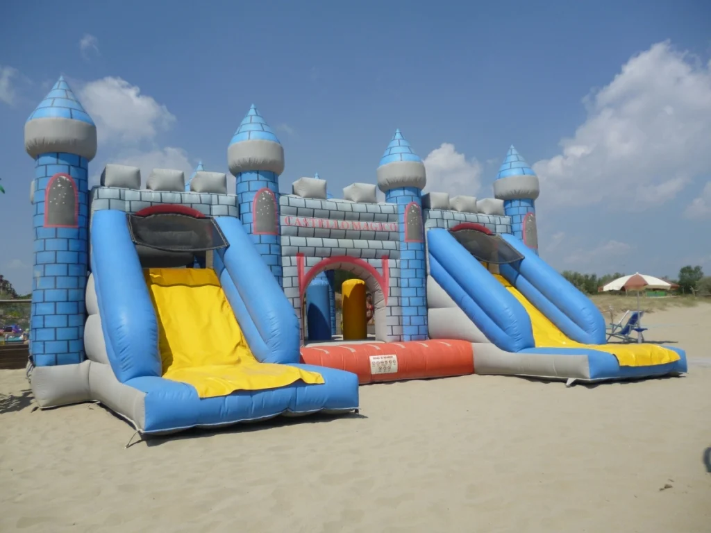 gioco gonfiabile multiattivita castello re artu f2 stabilimento balneare