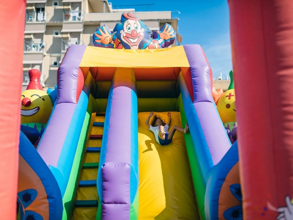 gioco gonfiabile multiattivita clown island f2 hotel