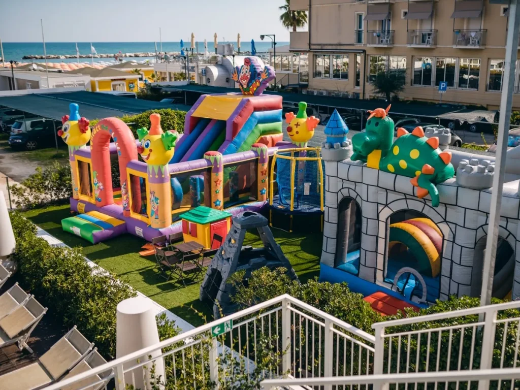 gioco gonfiabile multiattivita clown island f4 hotel