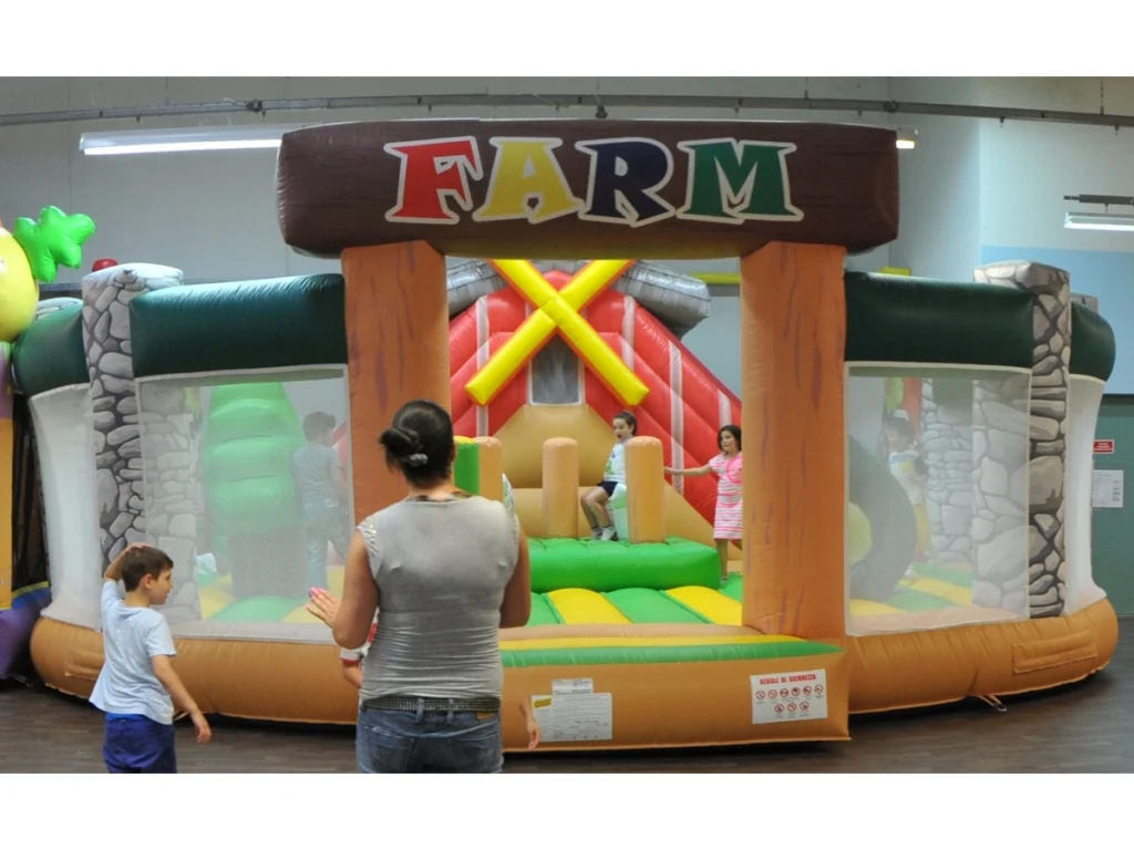 gioco gonfiabile multiattivita farm playland f1 parco giochi indoor