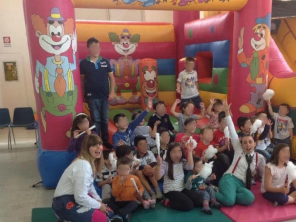 gioco gonfiabile salta salta clown bouncer f4 parco giochi indoor