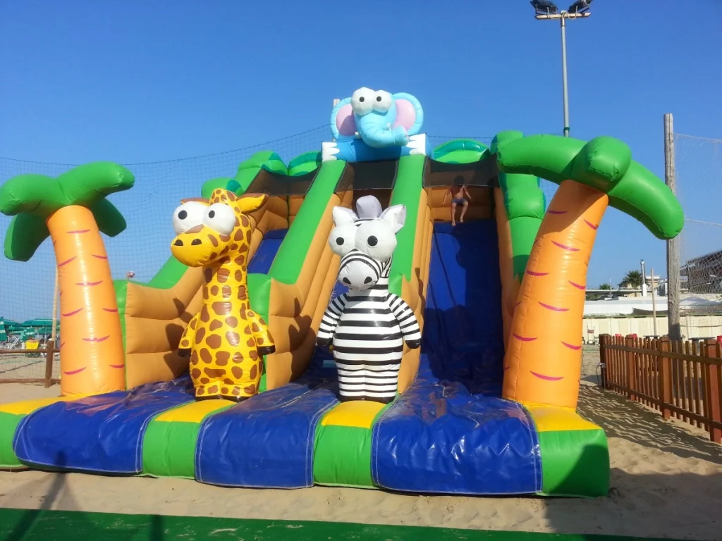 gioco gonfiabile scivolo savana slide f1 stabilimento balneare