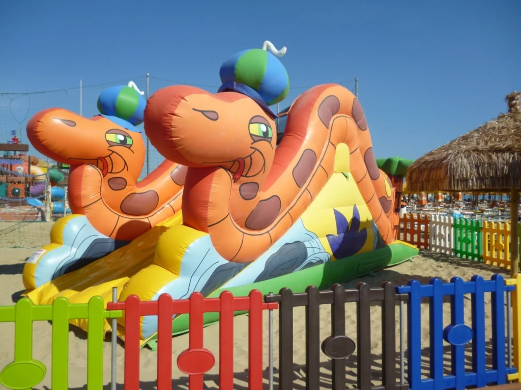 gioco gonfiabile scivolo snake slide f2 stabilimento balneare