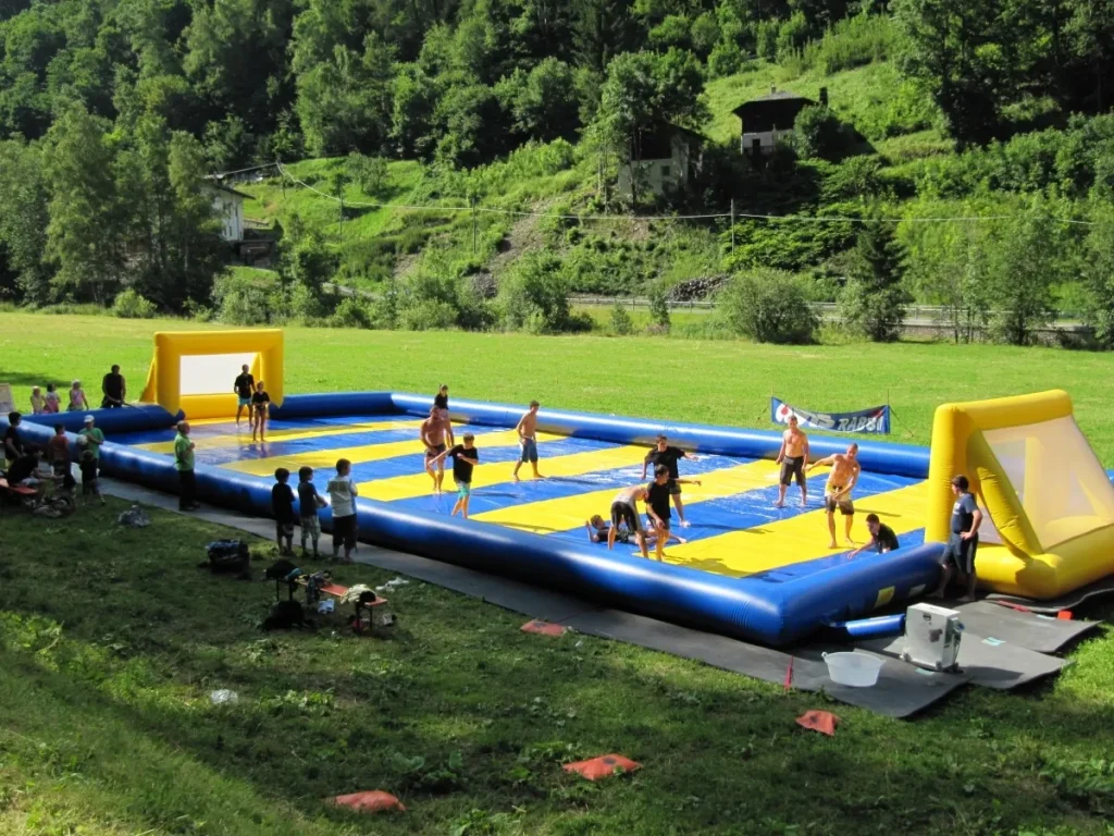 gioco gonfiabile sportivo calcio saponato f1 parco giochi