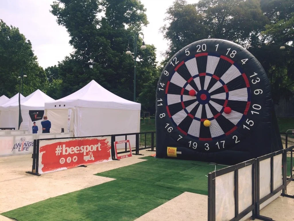 gioco gonfiabile sportivo football darts f2 parco giochi pubblico