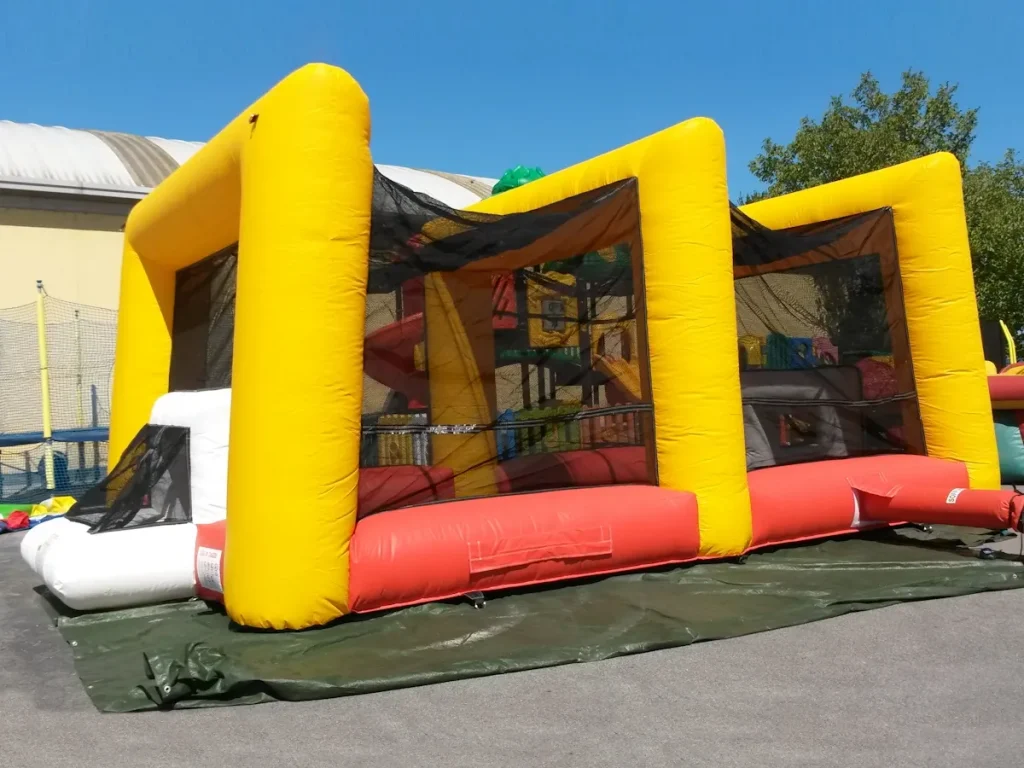 gioco gonfiabile sportivo mini soccer arena f2 parco giochi