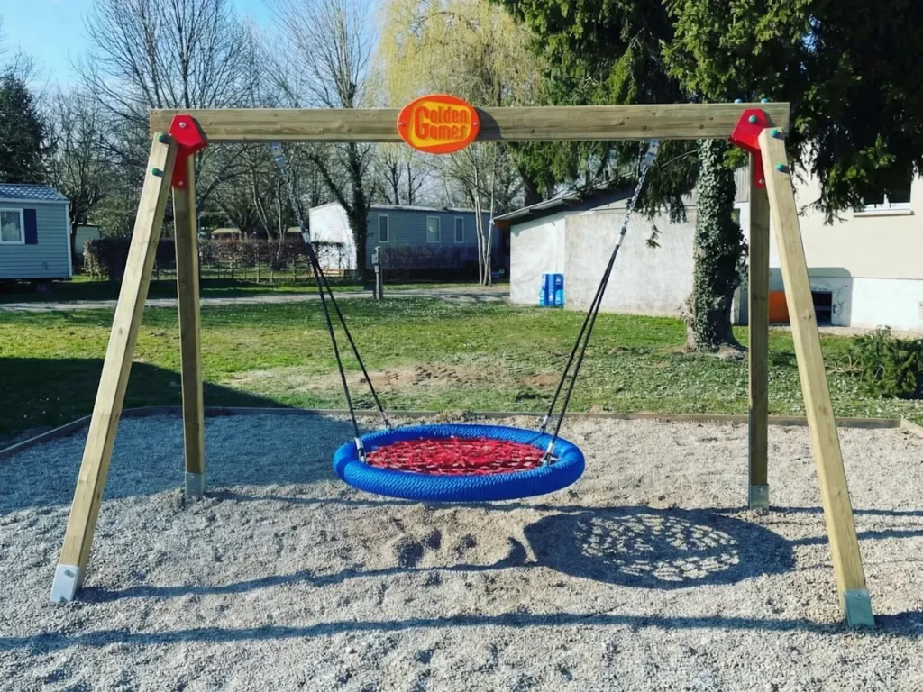 gioco in legno altalena cestone professionale in legno f6 villaggio turistico