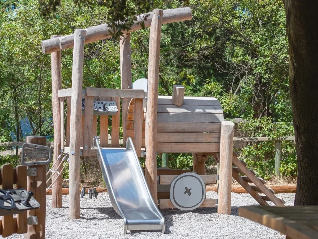 gioco in legno robinia 0120 f2 villaggio turistico