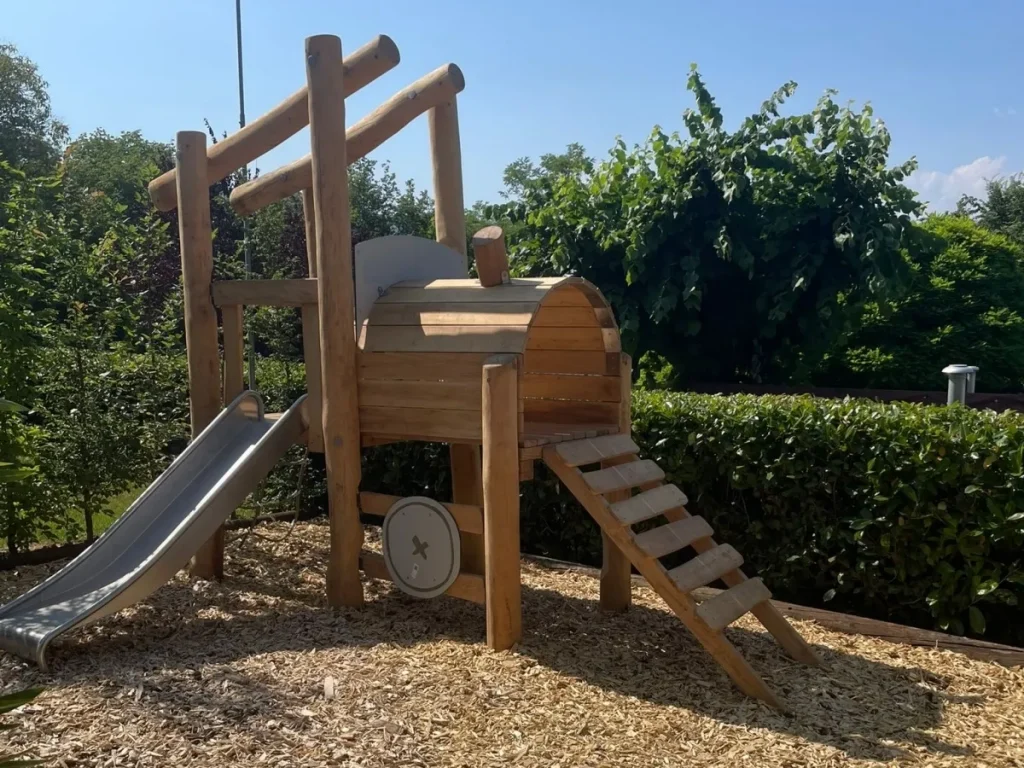 gioco in legno robinia 0120 f4 villaggio turistico