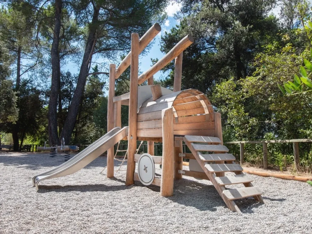 gioco in legno robinia 0120 f5 villaggio turistico