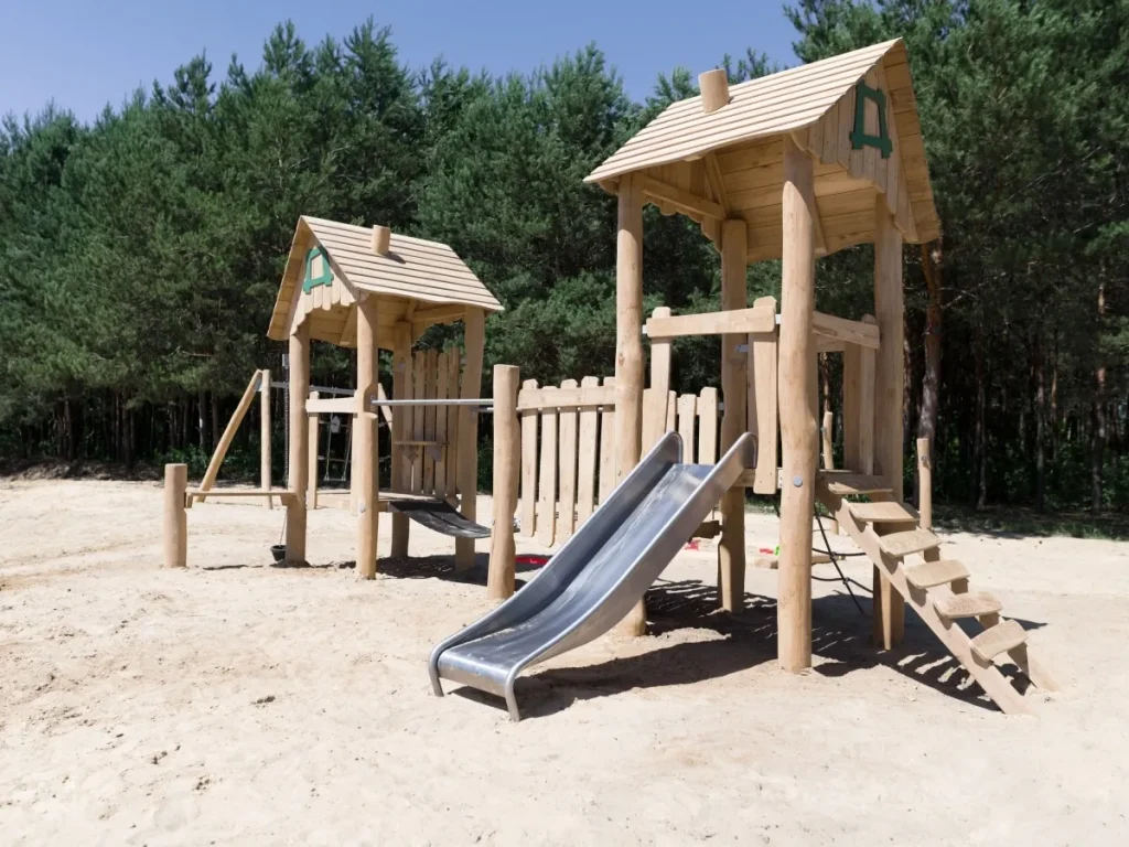 gioco in legno robinia 0300 f3 villaggio turistico