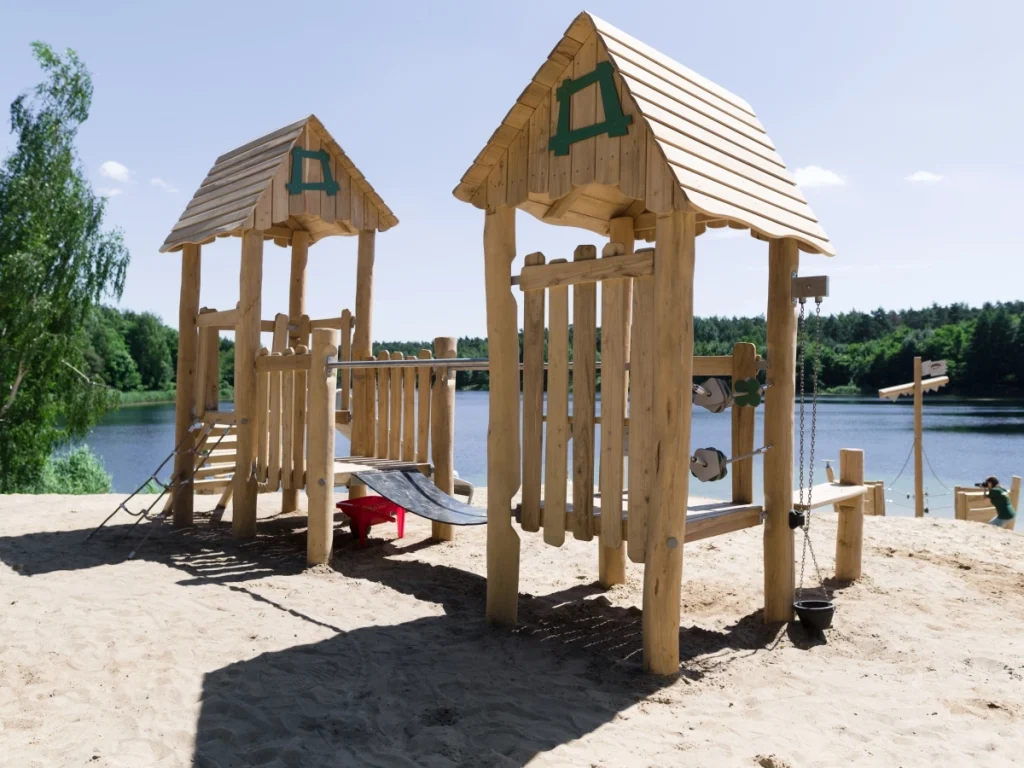 gioco in legno robinia 0300 f5 villaggio turistico
