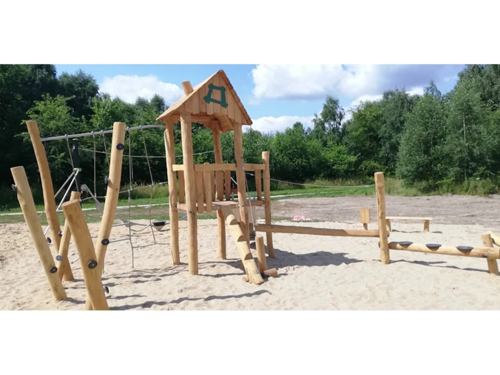 gioco in legno robinia 0400 f1 villaggio turistico