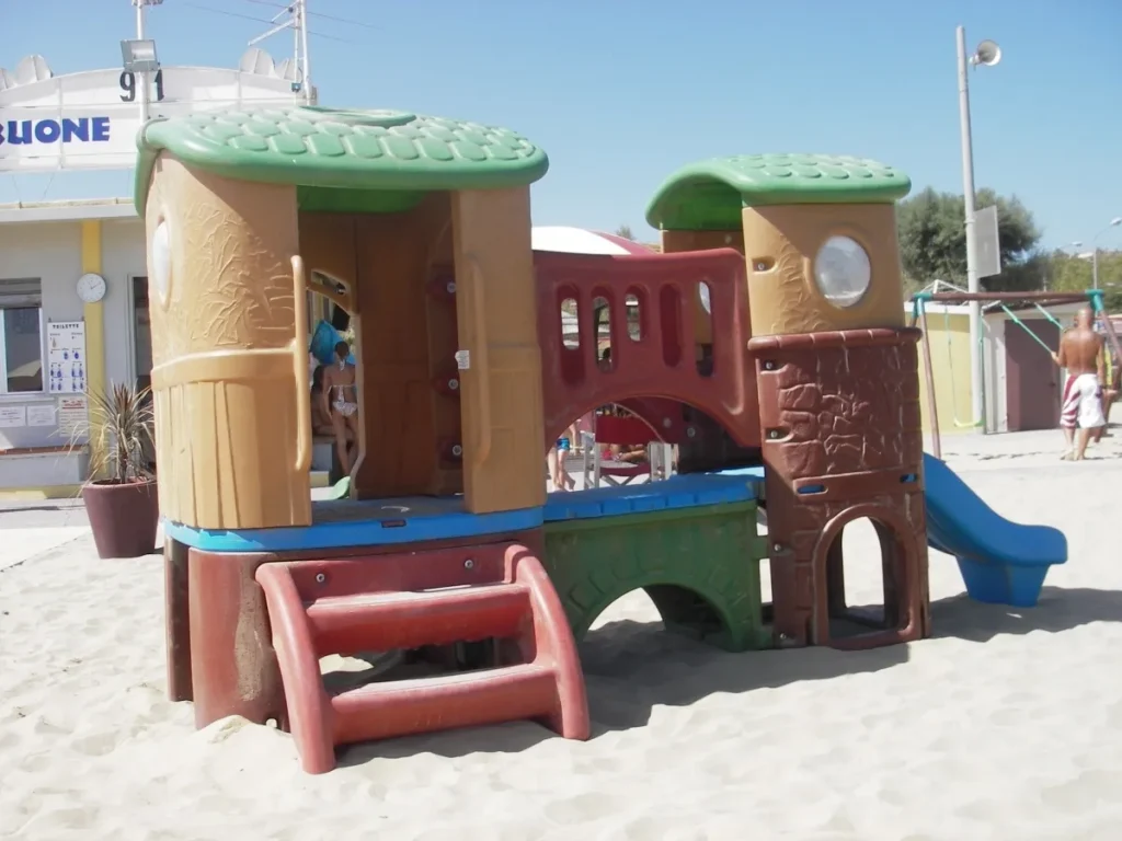 gioco per giardino altalena e scivolo fortino avventura colori naturali f5 balneare