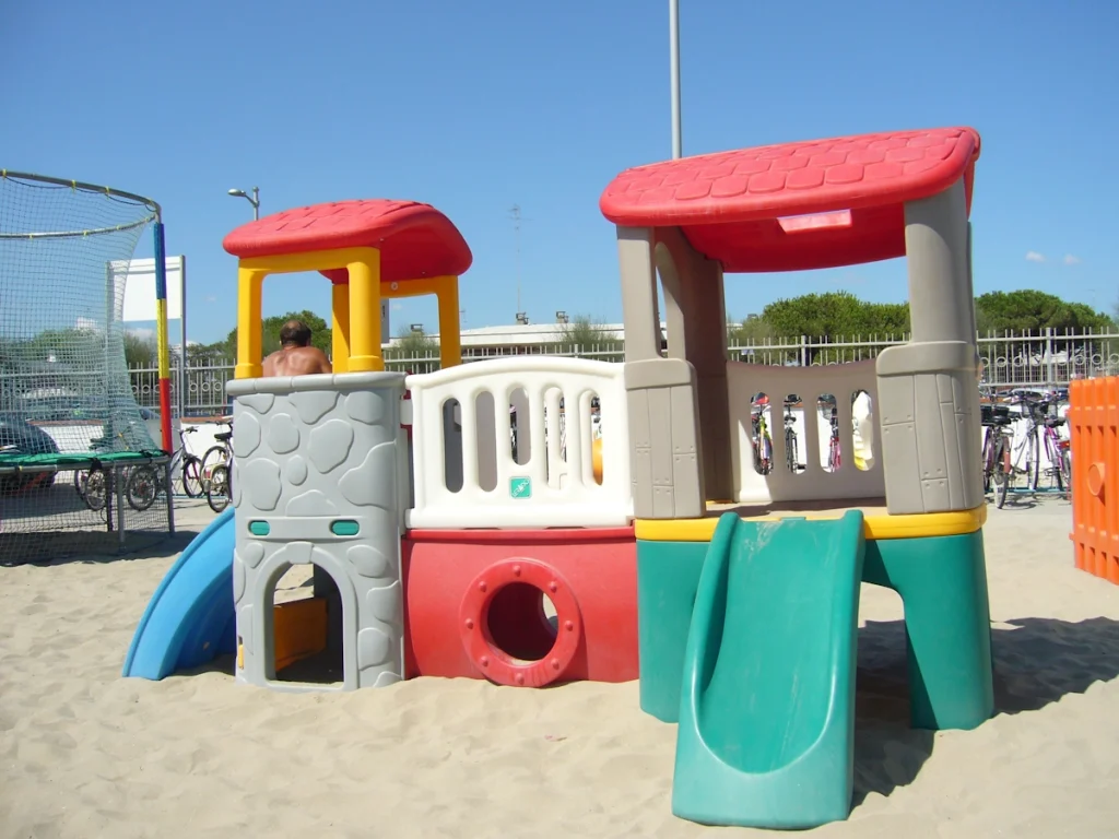 gioco per giardino altalena e scivolo rifugio avventura f7 stabilimento balneare