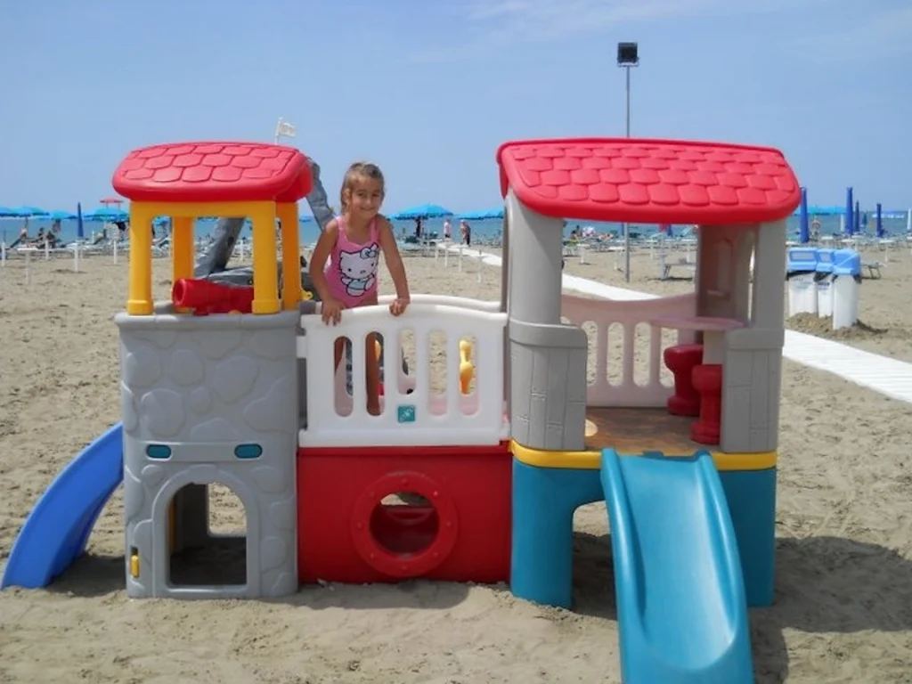 gioco per giardino altalena e scivolo rifugio avventura f8 stabilimento balneare