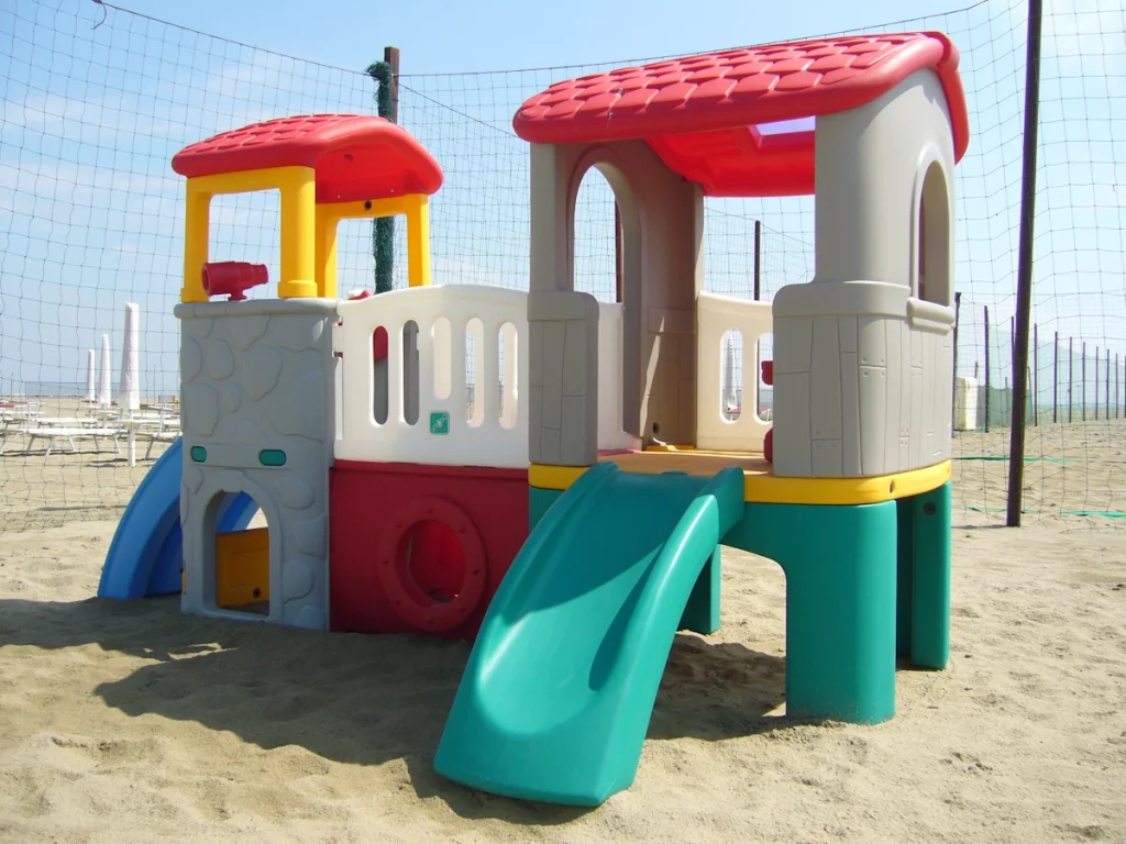 gioco per giardino altalena e scivolo rifugio avventura f9 stabilimento balneare