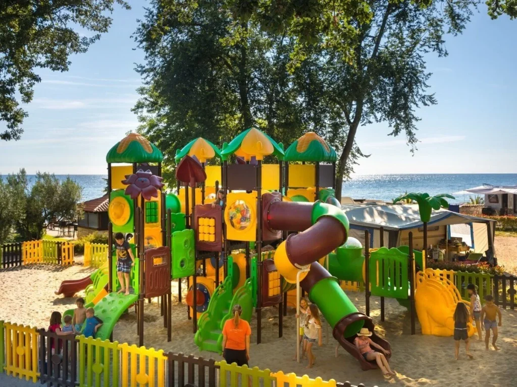 playground per esterno fantacastello samoa f1 villaggio turistico