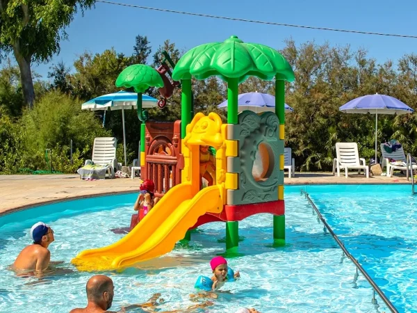 playground per esterno playcenter kidsforest 101 f5 piscina