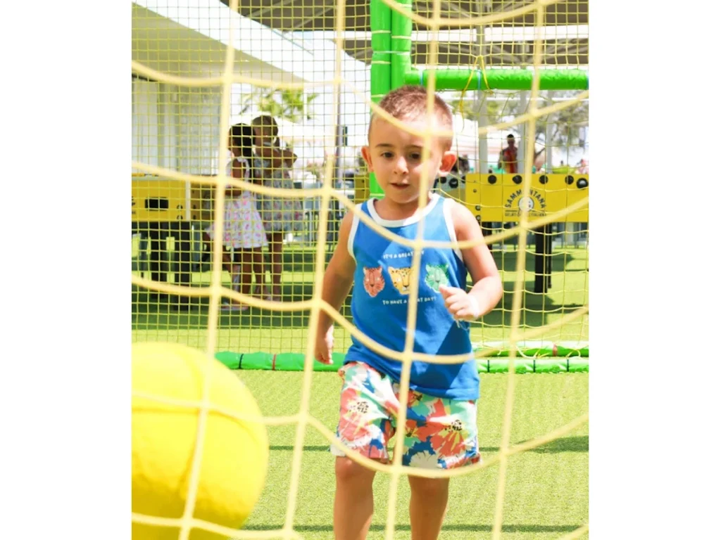 playground per interno arena multisport f16 villaggio turistico