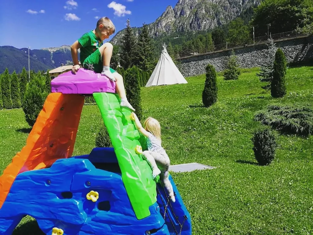 struttura di arrampicata arrampicatoio roccia f6 villaggio turistico