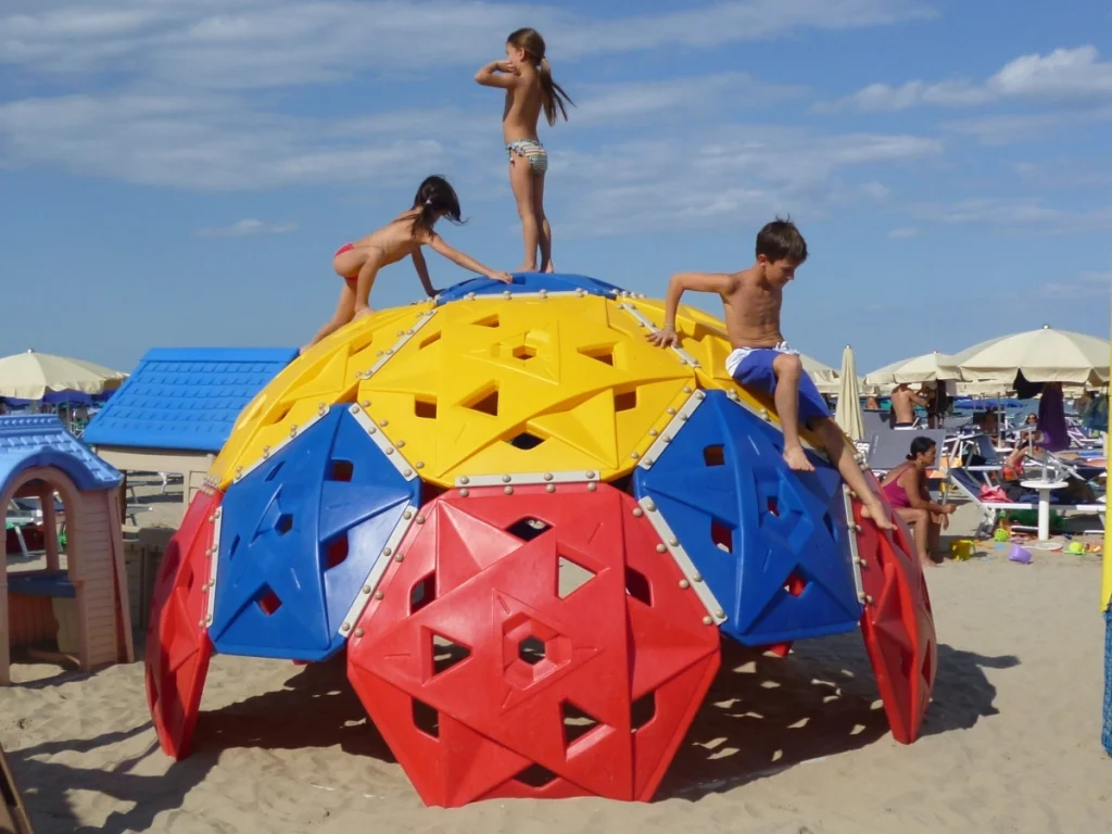 struttura di arrampicata palla bgr f1 stabilimento balneare