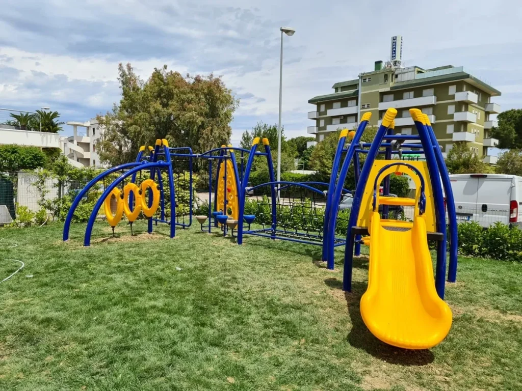 struttura di arrampicata sport and play 202 f1 parco giochi