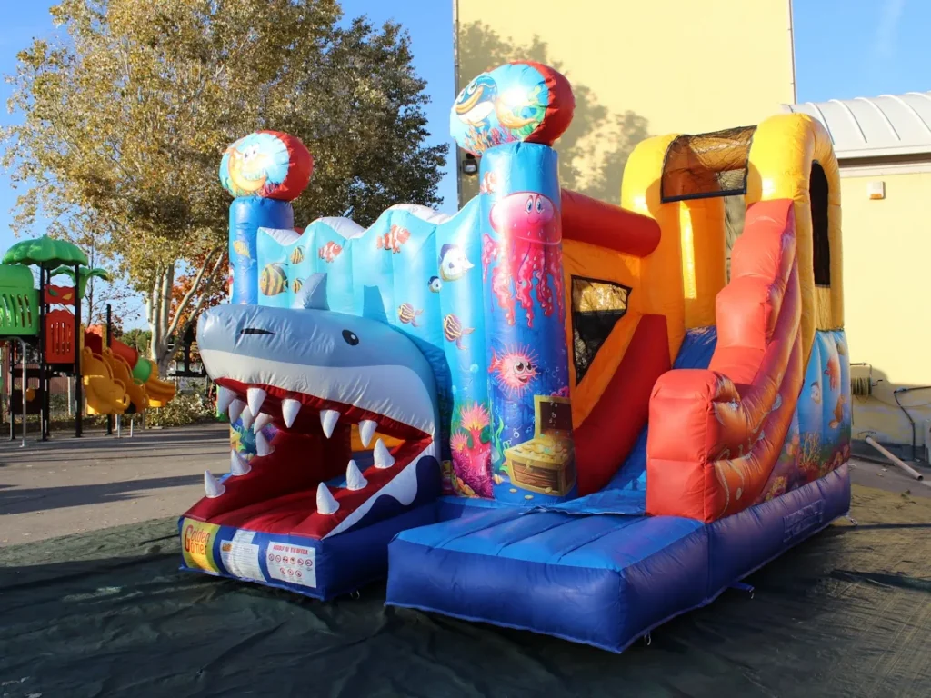 gioco gonfiabile multiattivita bounce slide shark f1 mostra