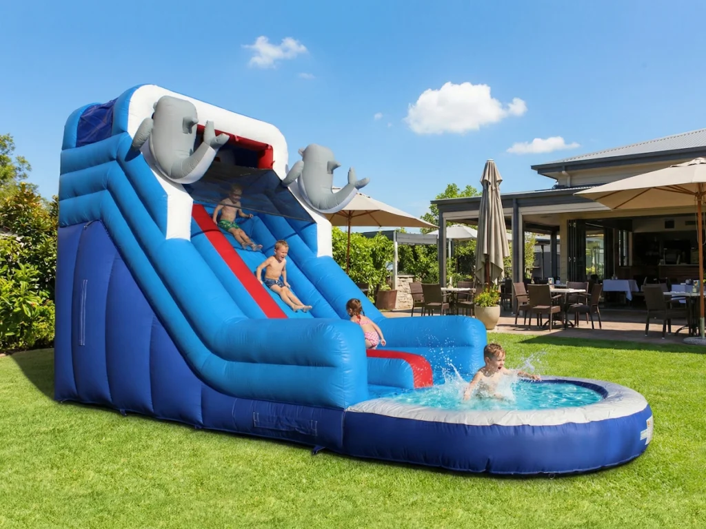 gioco gonfiabile scivolo dolphin water slide f5 villaggio turistico