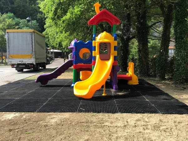 realizzazione parco pubblico e scuola premilcuore f4 parco giochi-bambini