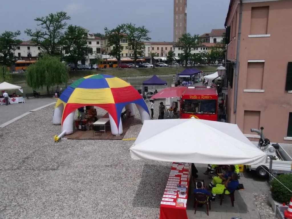 gioco gonfiabile pubblicitario beach igloo f2 associazione