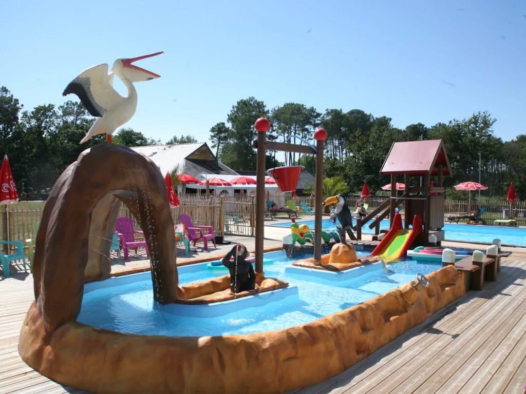 water play kiddie pool 01 f1 hotel
