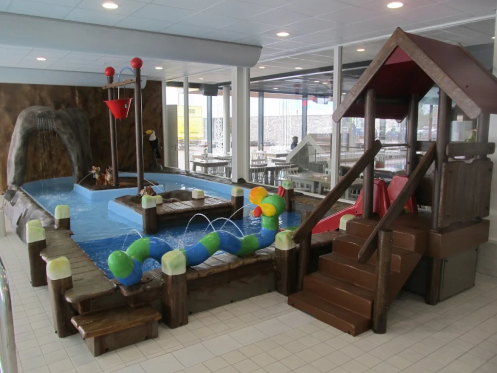 water play kiddie pool 01 f3 hotel