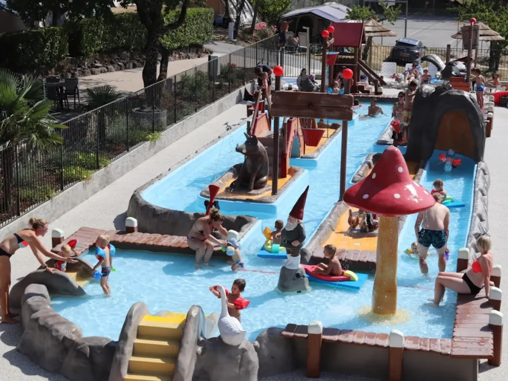 water play kiddie pool 04 f1 hotel