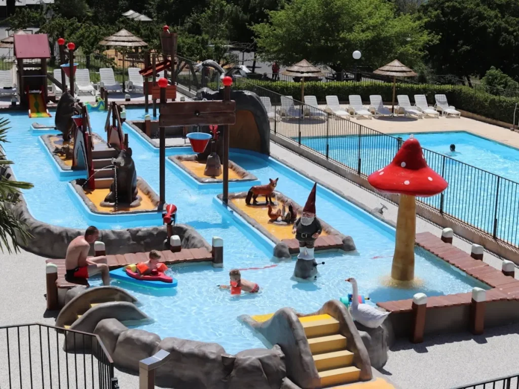 water play kiddie pool 04 f2 hotel