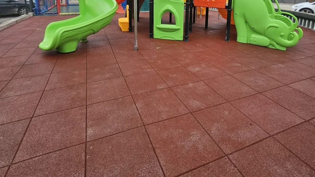 accessorio e ricambio pavimentazione antitrauma da esterno spessore 4 cm f1 parco giochi