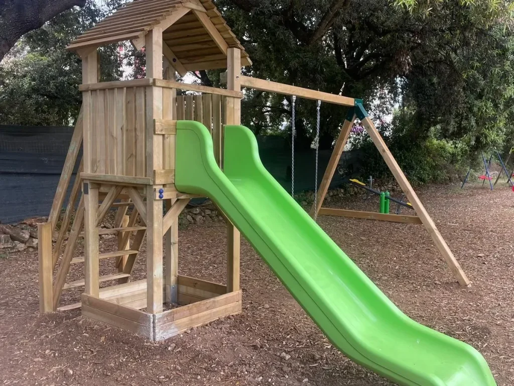 gioco in legno play tower 006p f1 villaggio turistico