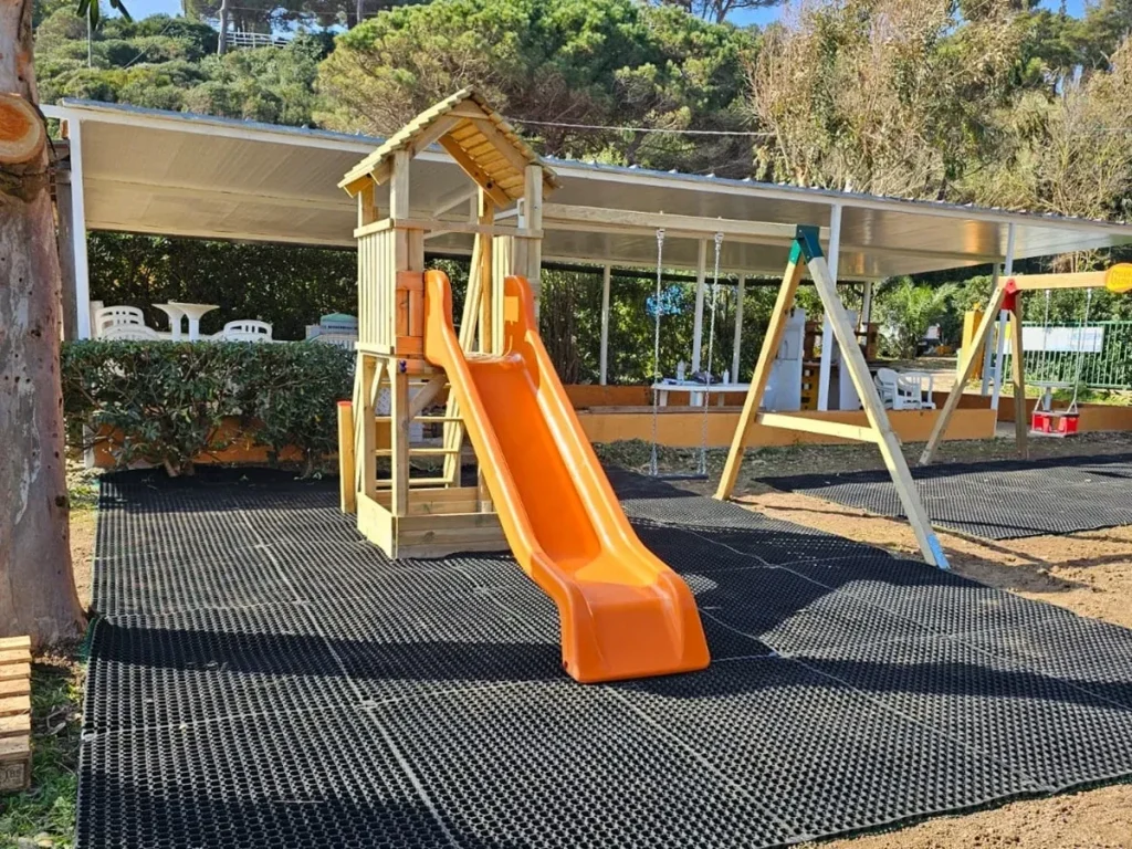 gioco in legno play tower 006p f3 villaggio turistico