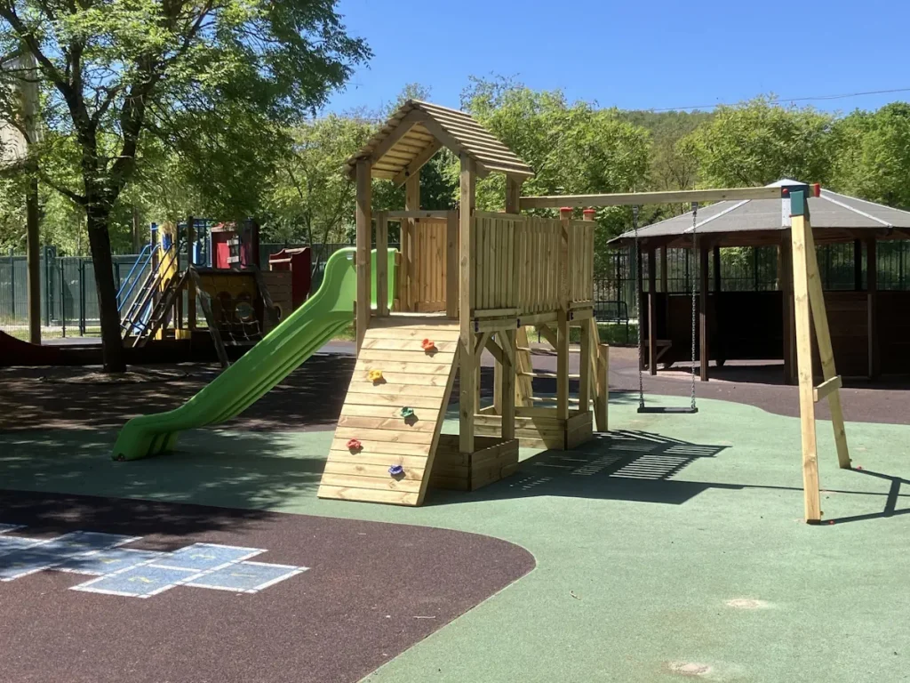 gioco in legno play tower 008p f10 stabilimento balneare