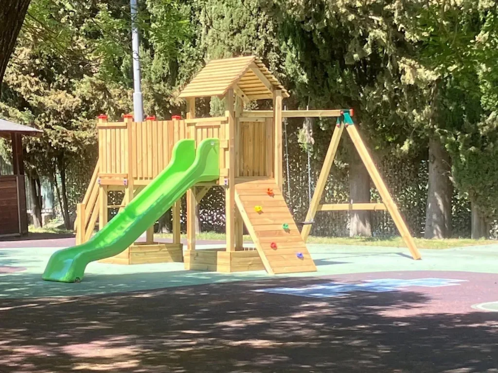 gioco in legno play tower 008p f11 stabilimento balneare
