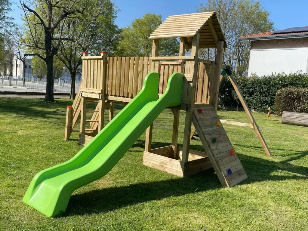 gioco in legno play tower 008p f8 agriturismo