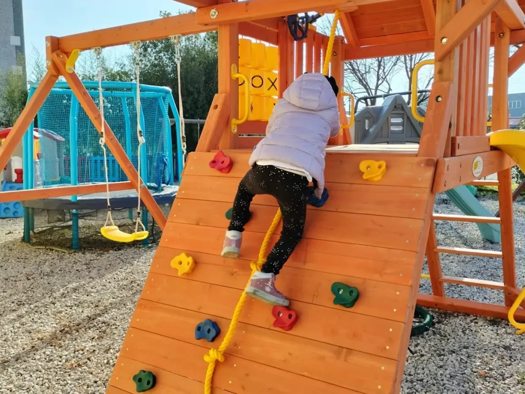 gioco in legno treehouse castle f4 mostra